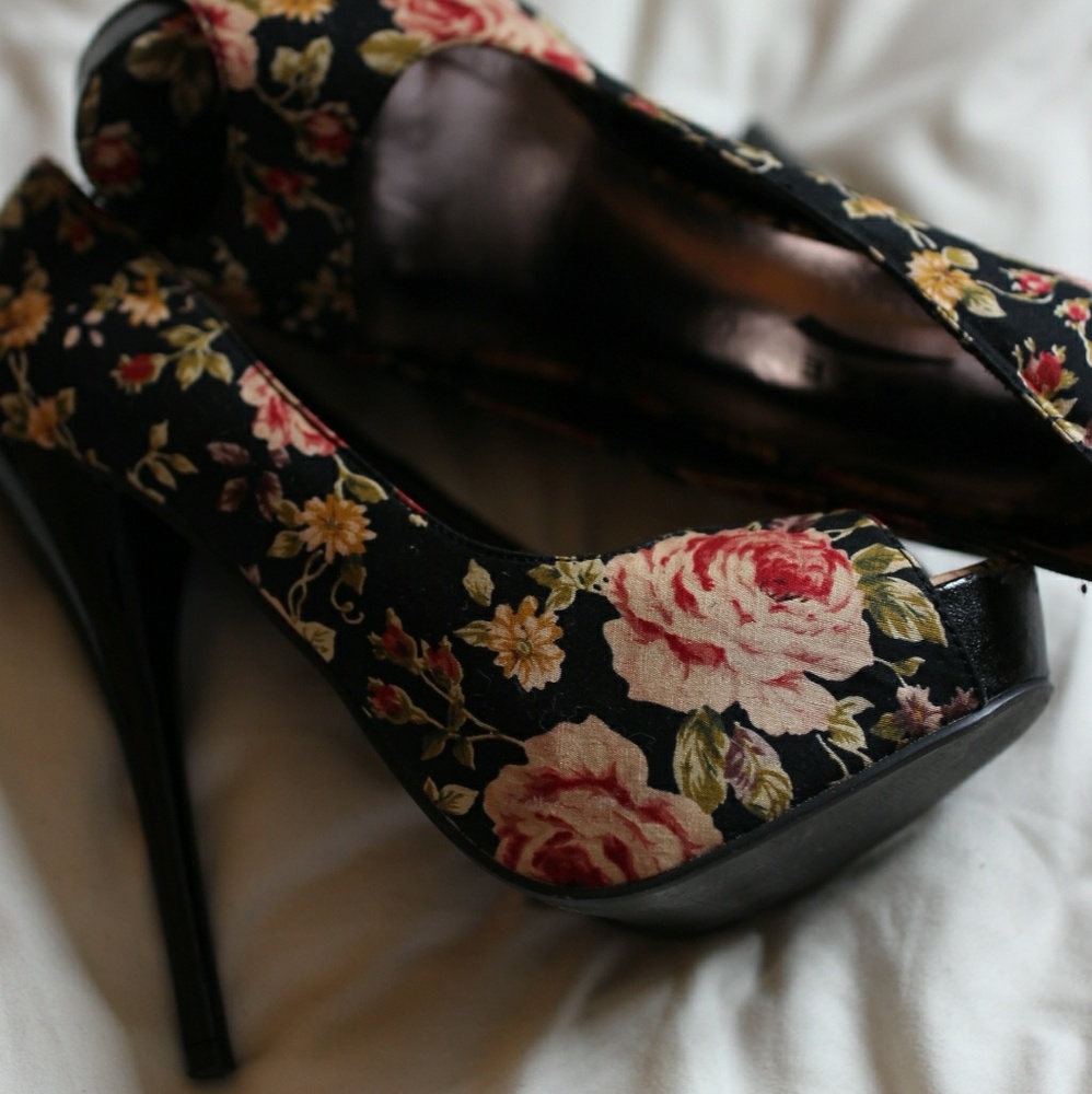 Rose Peeptoe Pumps